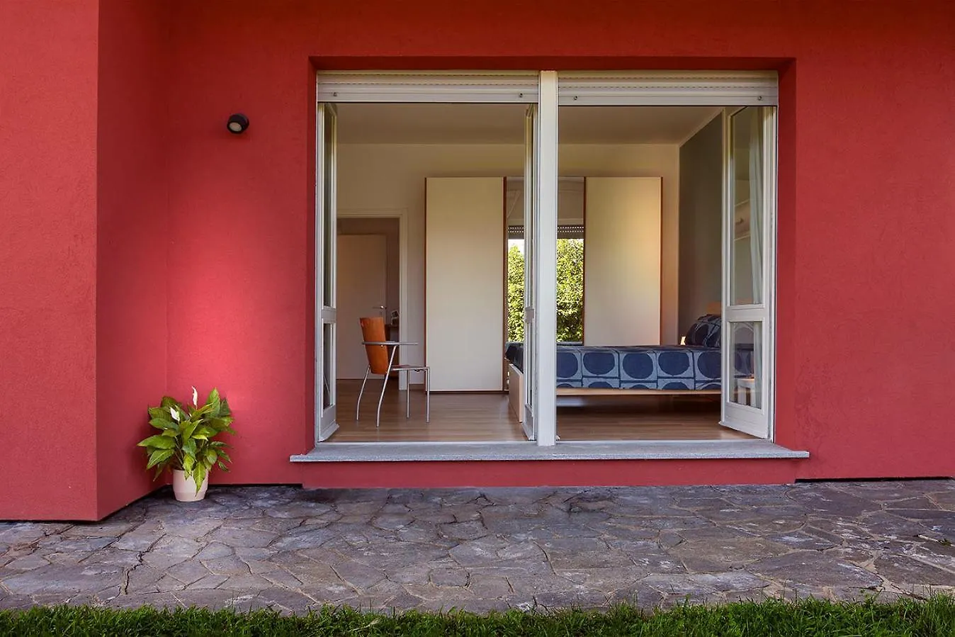 Maison Rouge Besnate 0*,  Italy
